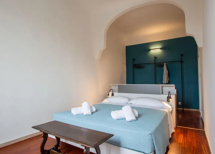 Piazza Del Carmine By Interhome Apartamento
