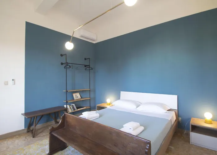 Piazza Del Carmine By Interhome Apartamento